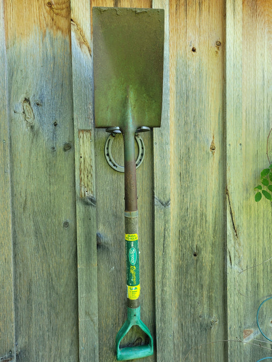 Horseshoe Garden Tool Holder