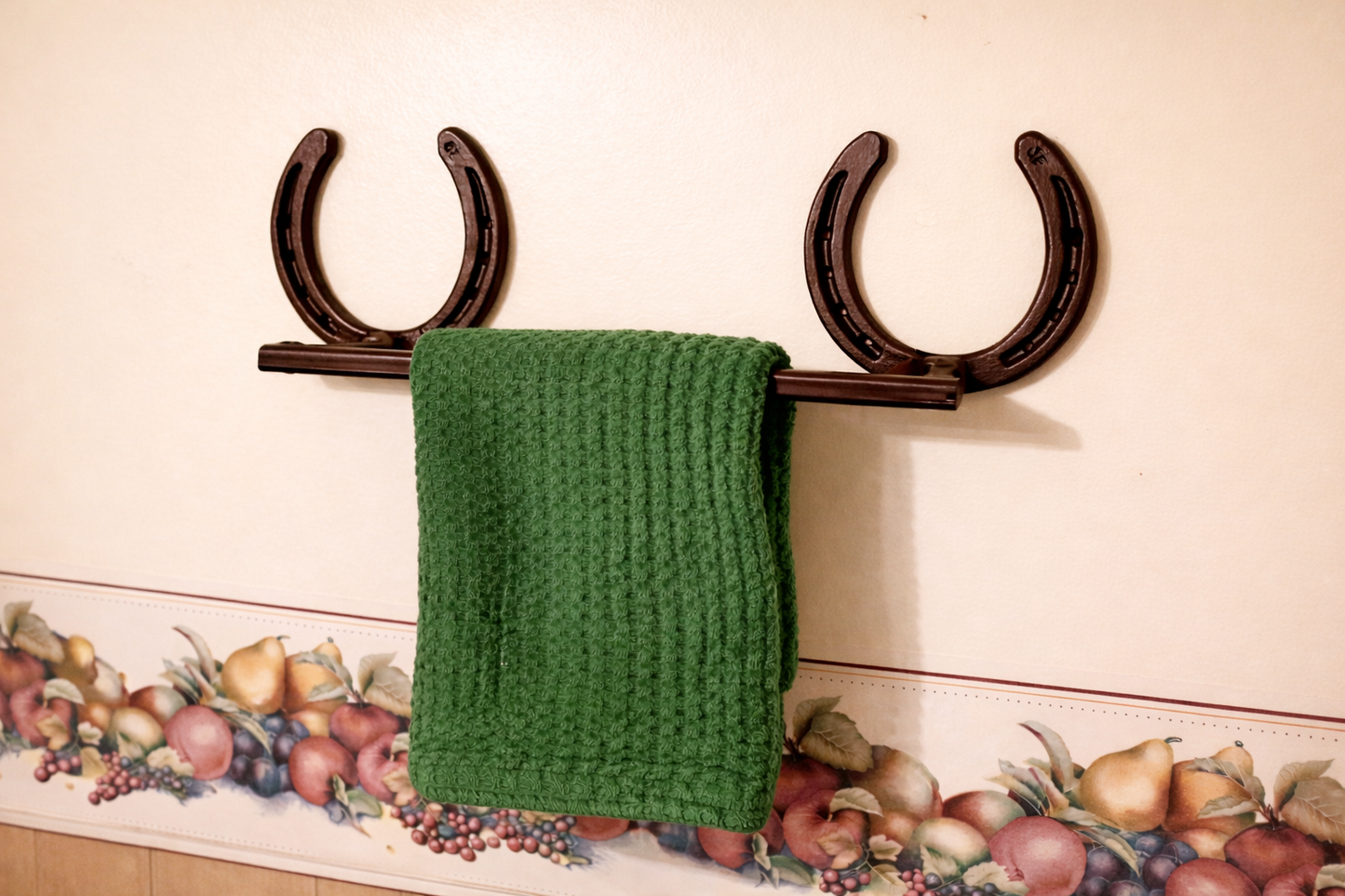 Horseshoe towel rack