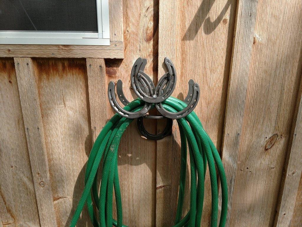Metal Horseshoe Garden Hose Holder - Black Flag Steel